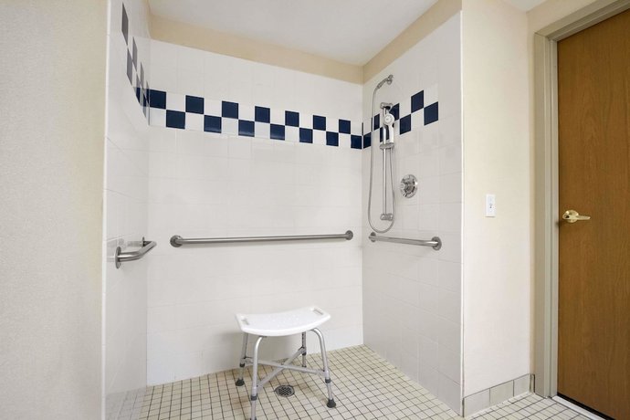 Imagen de la habitación del Hotel Ramada by Wyndham SeaTac Airport. Foto 3