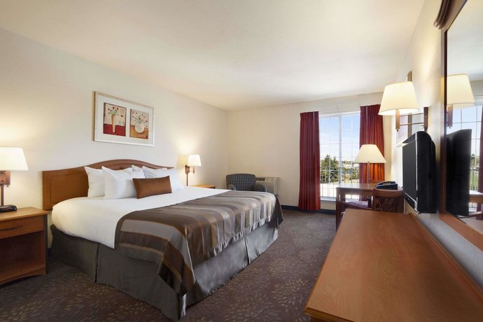 Imagen de la habitación del Hotel Ramada by Wyndham SeaTac Airport. Foto 4