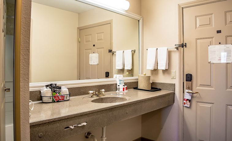 Imagen de la habitación del Hotel Ramada by Wyndham Sellersburg/Louisville North. Foto 8