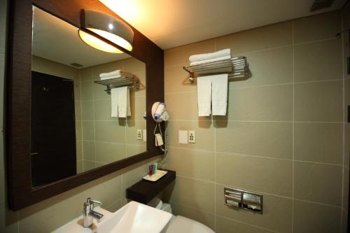 Imagen de la habitación del Hotel Ramada by Wyndham Songdo. Foto 10