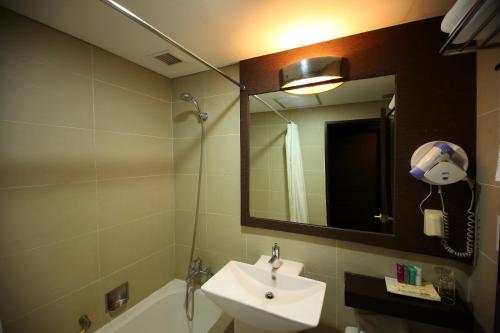 Imagen de la habitación del Hotel Ramada by Wyndham Songdo. Foto 11