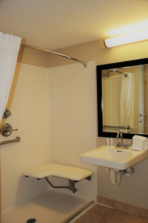 Imagen de la habitación del Hotel Ramada by Wyndham Staten Island. Foto 6