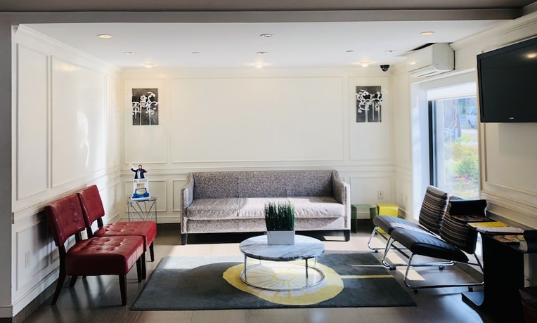 Imagen de los interiores del Hotel Ramada by Wyndham Staten Island. Foto 18