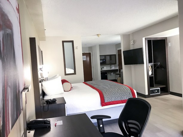 Imagen de la habitación del Hotel Ramada by Wyndham Suites Orlando Airport. Foto 4