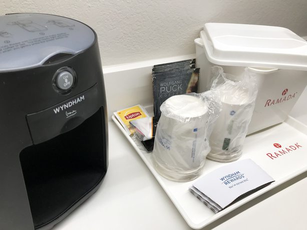 Imagen de la habitación del Hotel Ramada by Wyndham Suites Orlando Airport. Foto 5