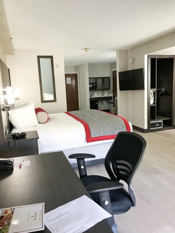 Imagen de la habitación del Hotel Ramada by Wyndham Suites Orlando Airport. Foto 12