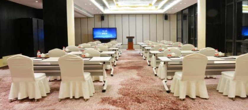 Imagen de los interiores del Hotel Ramada by Wyndham Taizhou. Foto 19