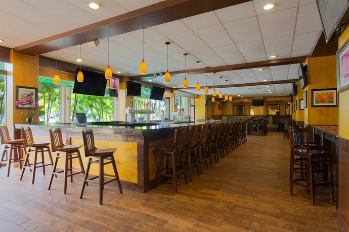 Imagen del bar/restaurante del Hotel Ramada by Wyndham Tampa Westshore Airport South. Foto 3