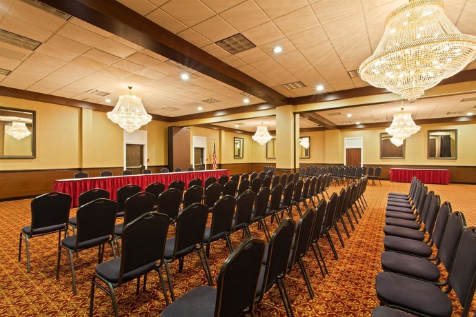 Imagen de los interiores del Hotel Ramada by Wyndham Tampa Westshore Airport South. Foto 14