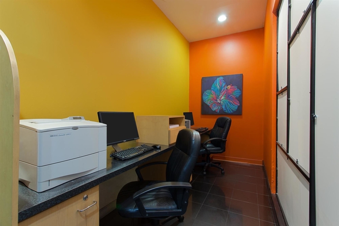 Imagen de los interiores del Hotel Ramada by Wyndham Tampa Westshore Airport South. Foto 15