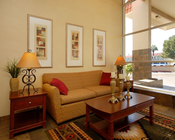 Imagen de los interiores del Hotel Ramada by Wyndham Tempe Near ASU. Foto 7