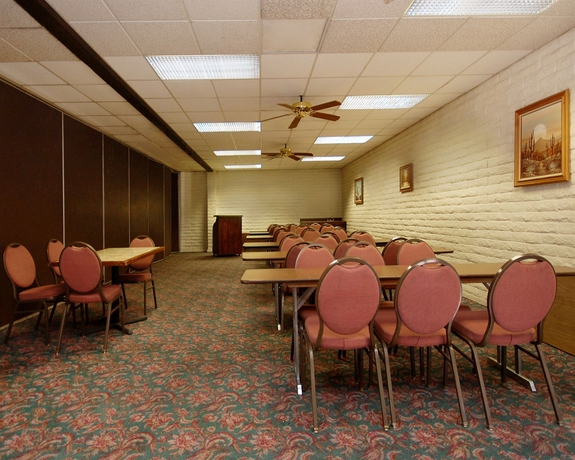 Imagen de los interiores del Hotel Ramada by Wyndham Tempe Near ASU. Foto 10