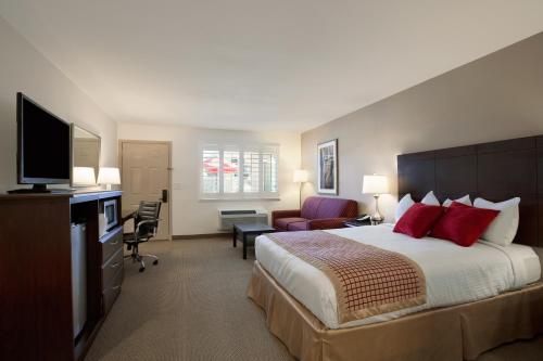 Imagen de la habitación del Hotel Ramada by Wyndham Tempe/At Arizona Mills Mall. Foto 9