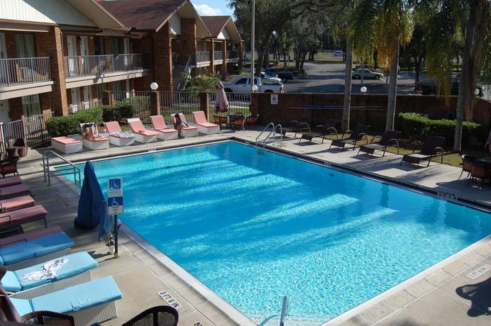 Imagen de la piscina del Hotel Ramada by Wyndham Temple Terrace/Tampa North. Foto 14