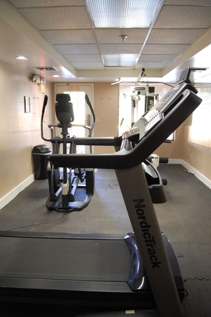 Imagen de los interiores del Hotel Ramada by Wyndham Temple Terrace/Tampa North. Foto 12