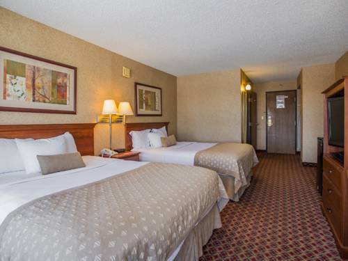 Imagen de la habitación del Hotel Ramada by Wyndham Topeka Downtown Hotel & Convention Center. Foto 4