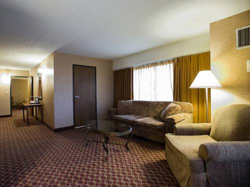 Imagen de la habitación del Hotel Ramada by Wyndham Topeka Downtown Hotel & Convention Center. Foto 15