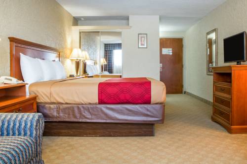 Imagen de la habitación del Hotel Ramada by Wyndham Tulsa Broken Arrow. Foto 5