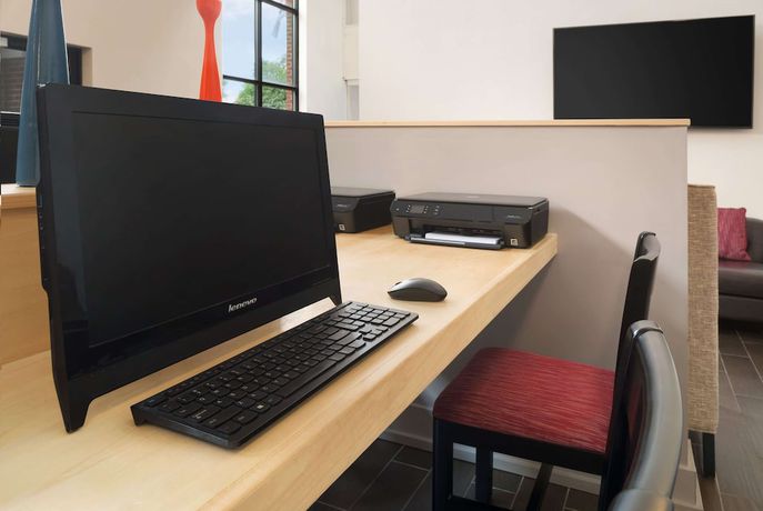 Imagen de los interiores del Hotel Ramada by Wyndham Uniontown. Foto 12