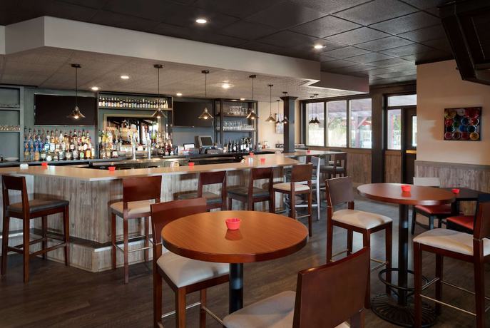 Imagen del bar/restaurante del Hotel Ramada by Wyndham Uniontown. Foto 3