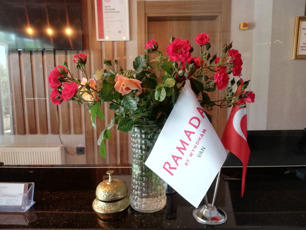 Imagen de los interiores del Hotel Ramada by Wyndham Van. Foto 17