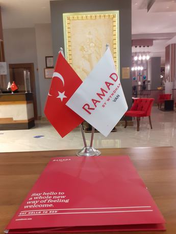 Imagen de los interiores del Hotel Ramada by Wyndham Van. Foto 20