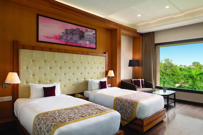 Imagen de la habitación del Hotel Ramada by Wyndham Varanasi Katesar. Foto 8
