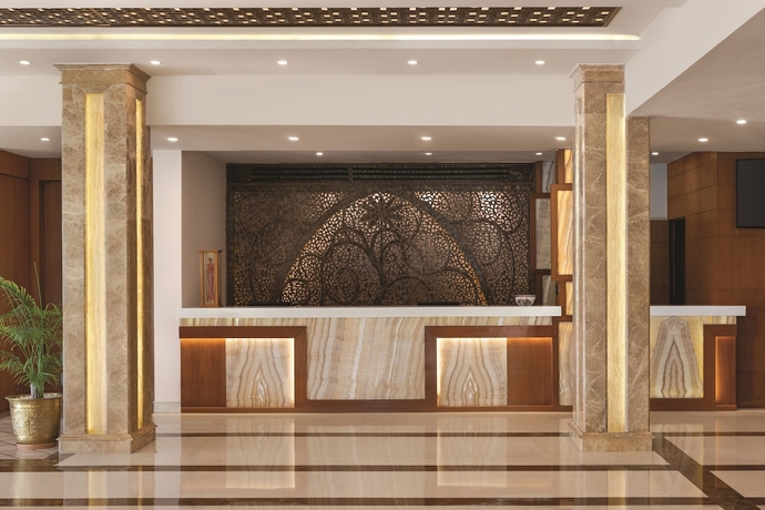 Imagen de los interiores del Hotel Ramada by Wyndham Varanasi Katesar. Foto 17