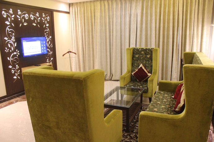 Imagen de la habitación del Hotel Ramada by Wyndham Varanasi Katesar. Foto 13
