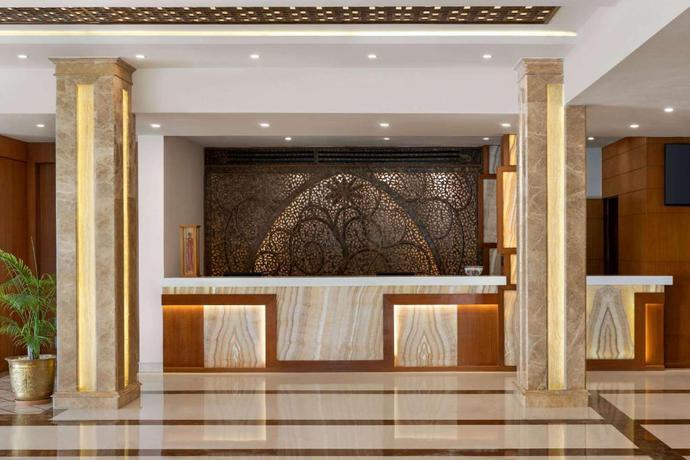 Imagen general del Hotel Ramada by Wyndham Varanasi Katesar, Varanasi. Foto 1