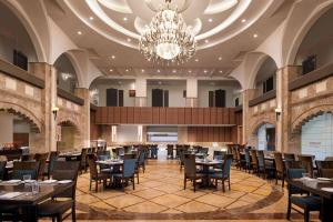 Imagen general del Hotel Ramada by Wyndham Varanasi Katesar, Varanasi. Foto 3