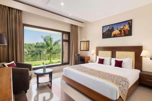 Imagen de la habitación del Hotel Ramada by Wyndham Varanasi Katesar, Varanasi. Foto 7