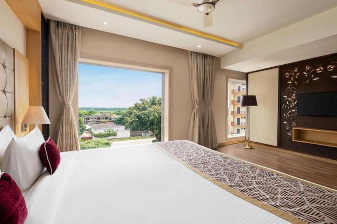 Imagen de la habitación del Hotel Ramada by Wyndham Varanasi Katesar, Varanasi. Foto 9