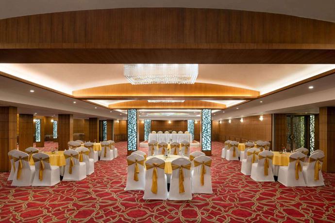 Imagen general del Hotel Ramada by Wyndham Varanasi Katesar, Varanasi. Foto 4