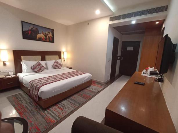 Imagen de la habitación del Hotel Ramada by Wyndham Varanasi Katesar, Varanasi. Foto 11