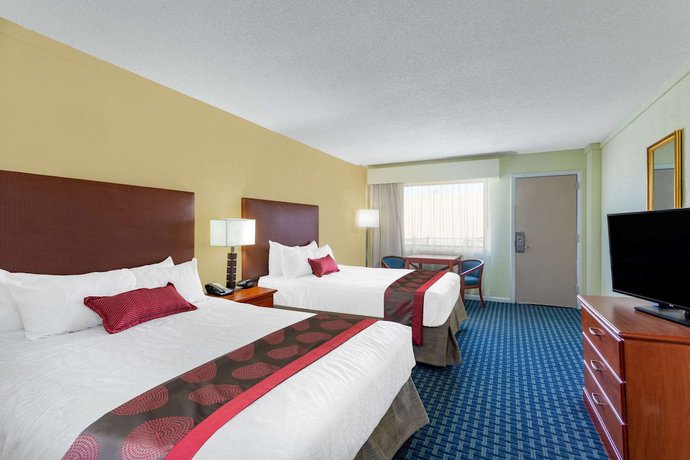 Imagen de la habitación del Hotel Ramada by Wyndham Virginia Beach. Foto 4