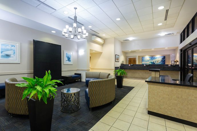 Imagen de los interiores del Hotel Ramada by Wyndham Virginia Beach. Foto 6