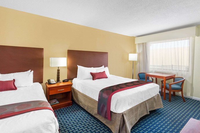 Imagen de la habitación del Hotel Ramada by Wyndham Virginia Beach. Foto 5