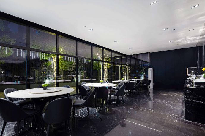 Imagen del bar/restaurante del Hotel Ramada by Wyndham Wuhan Hankou. Foto 6