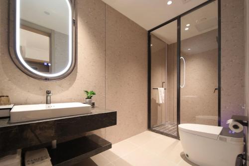 Imagen de la habitación del Hotel Ramada by Wyndham Wuhan Wangjiawan. Foto 7