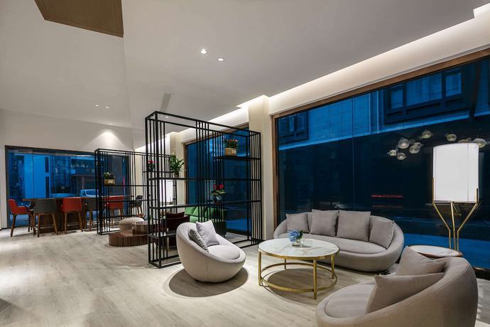 Imagen de los interiores del Hotel Ramada by Wyndham Yangzhou Slender West Lake. Foto 12