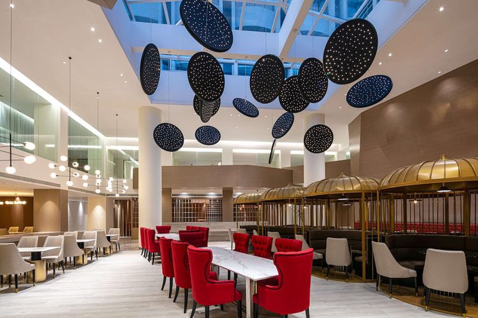 Imagen del bar/restaurante del Hotel Ramada by Wyndham Yangzhou Slender West Lake. Foto 2