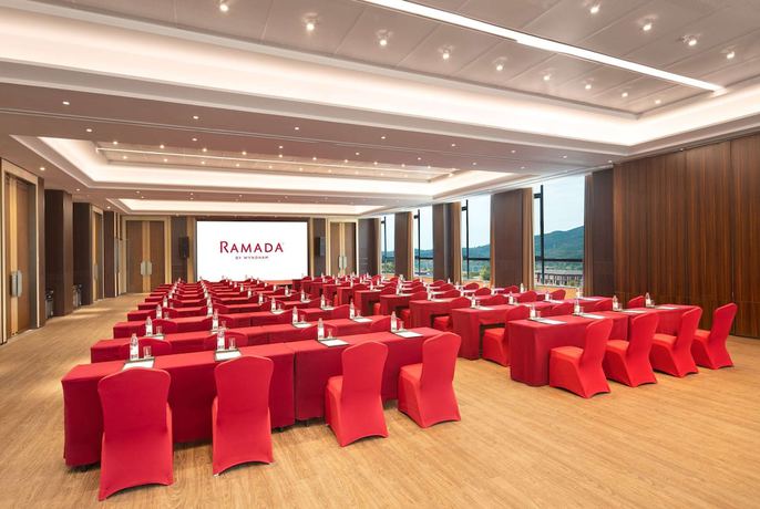 Imagen de los interiores del Hotel Ramada by Wyndham Yingshan Jiulongwan Resort. Foto 13