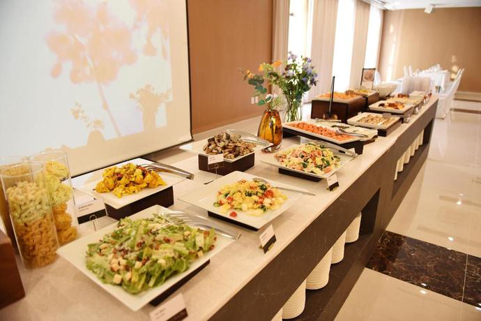 Imagen del bar/restaurante del Hotel Ramada by Wyndham Yongin. Foto 2