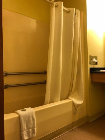 Imagen de la habitación del Hotel Ramada by Wyndham York Harrisburg Hersey. Foto 18