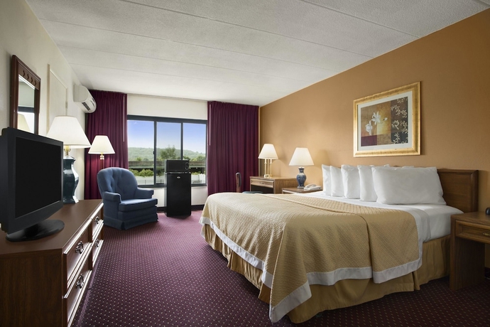 Imagen de la habitación del Hotel Ramadaby Wyndham Pittsburgh-New Stanton. Foto 6