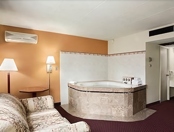 Imagen de la habitación del Hotel Ramadaby Wyndham Pittsburgh-New Stanton. Foto 13