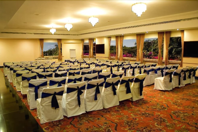 Imagen de los interiores del Hotel Ramanashree California Resort. Foto 16