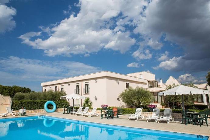 Imagen de la piscina del Hotel Ramapendula. Foto 11