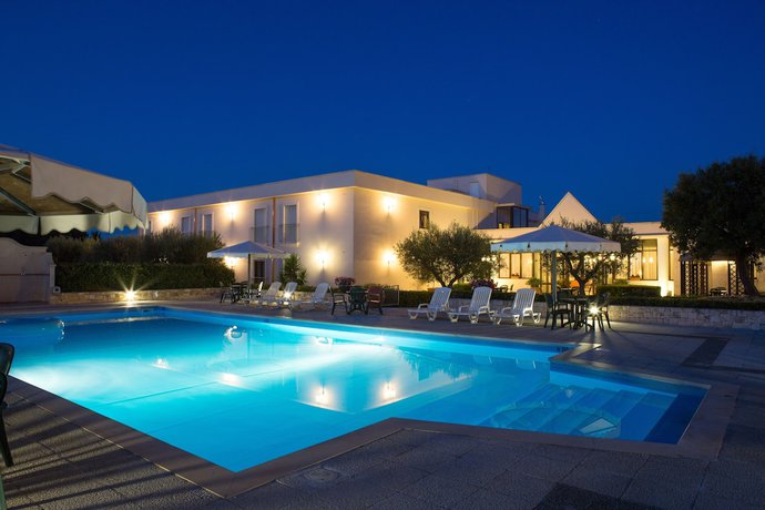 Imagen de la piscina del Hotel Ramapendula. Foto 12